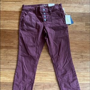 Size 2 skinny jeans. never worn. no damage.